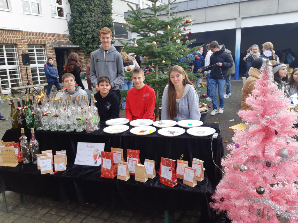 Adventsbasar der Realschule Calvarienberg lockte viele Besucher*innen an - Realschule Calvarienberg Ahrweiler