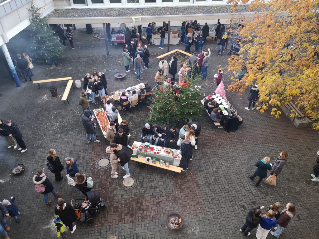 Adventsbasar der Realschule Calvarienberg lockte viele Besucher*innen an - Realschule Calvarienberg Ahrweiler