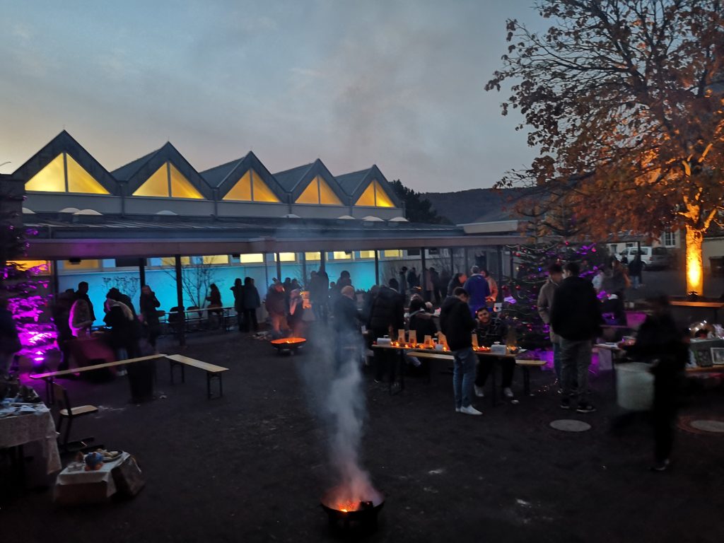 Adventsbasar der Realschule Calvarienberg lockte viele Besucher*innen an - Realschule Calvarienberg Ahrweiler