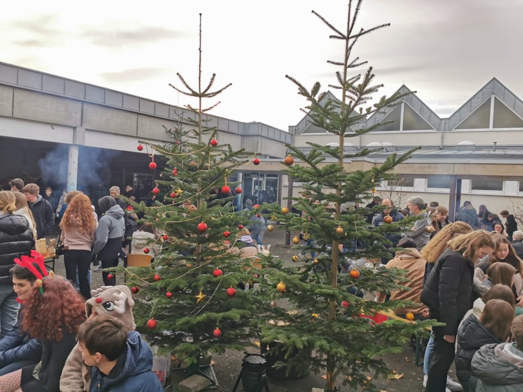 Adventsbasar der Realschule Calvarienberg lockte viele Besucher*innen an - Realschule Calvarienberg Ahrweiler