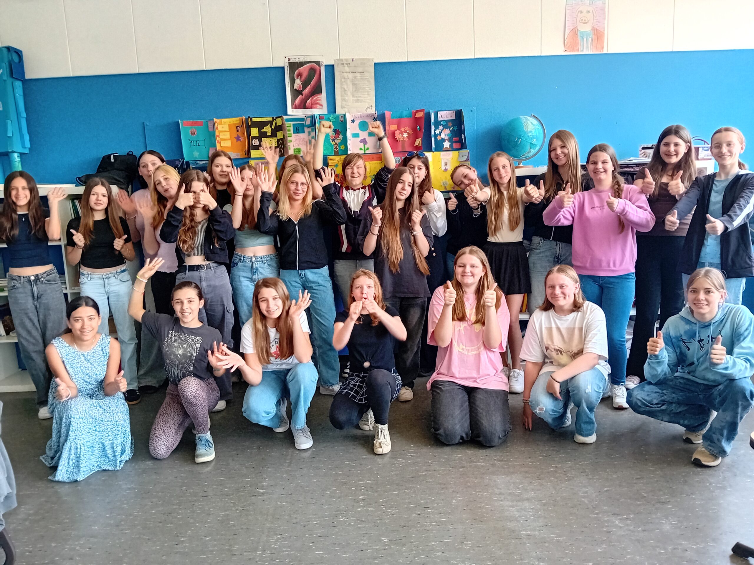 Schülerinnen der Klasse 7c in Siegerpose